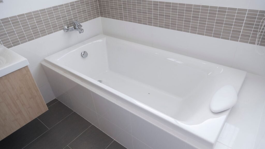 Pros and Cons of Keeping or Installing a Bathtub
