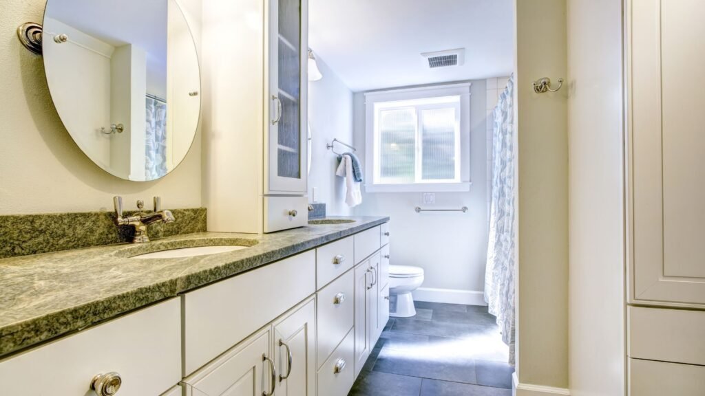 Smart Storage Solutions for Compact Bathrooms
